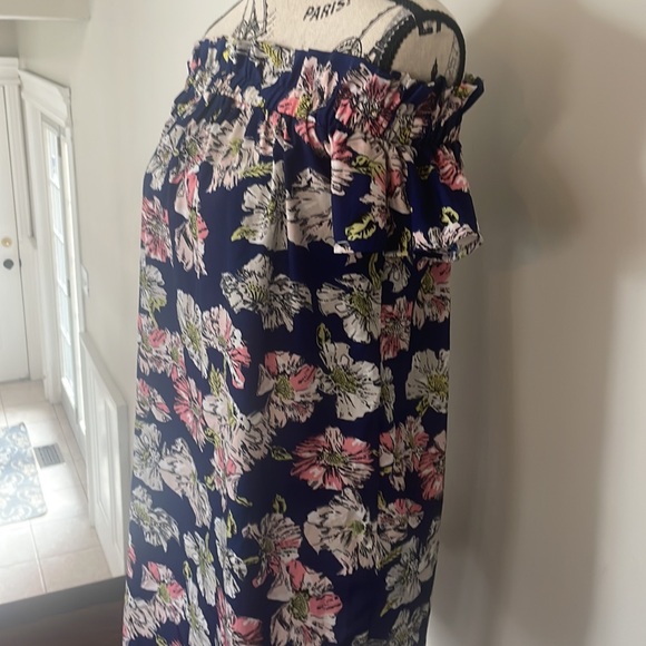 BEAUTIFUL OFF SHOULDER DRESS - Picture 4 of 6